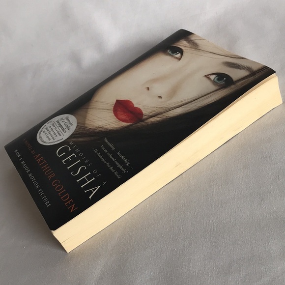 Memoirs of a Geisha paperback novel - Picture 3 of 3